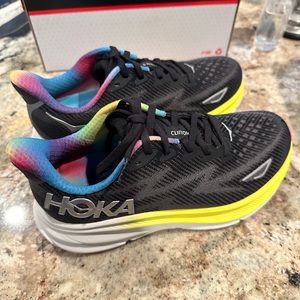 Women’s 6.5W Hoka Clifton 9 BNIB